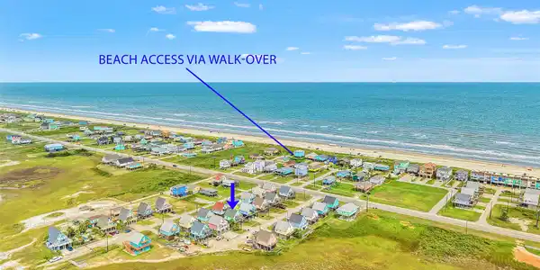 Image 3: Beach access via walk-over at the end of Sandpiper