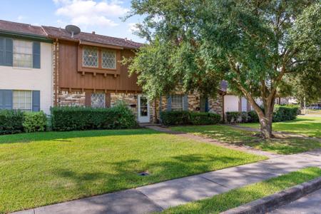 907 Garden Walk Drive