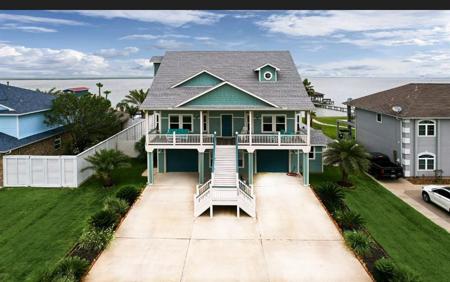 2808 Lake Point Drive