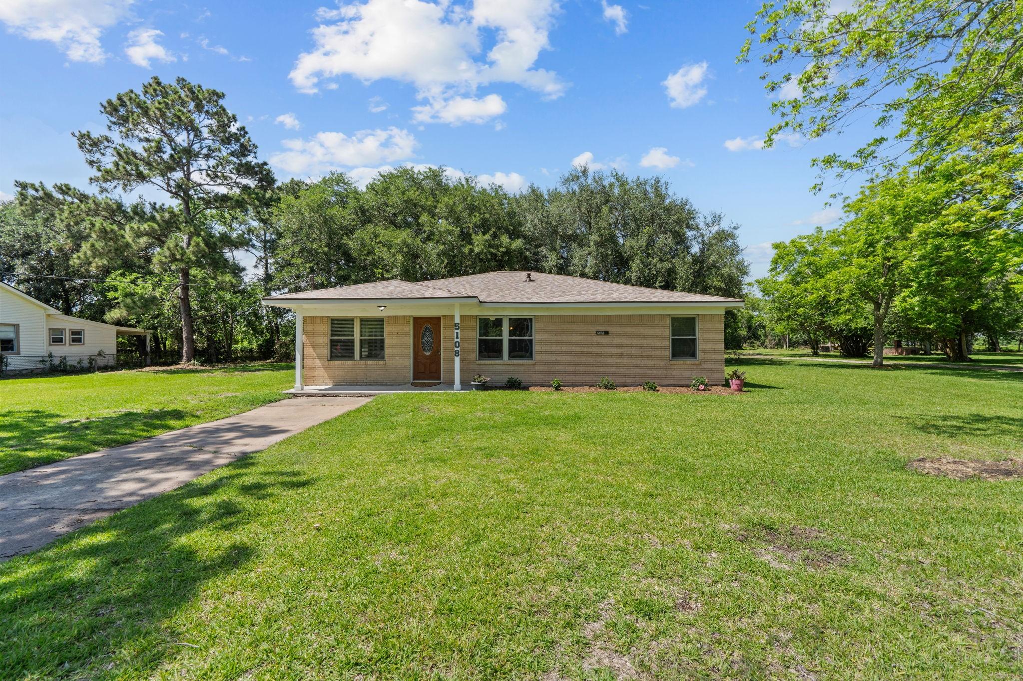 Image 1: 3/1.5 brick home