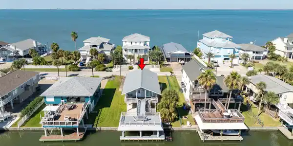 21911 Guadalupe Drive
