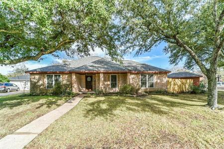 2601 Pinebrook Lane
