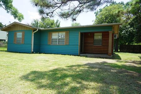 423 Bay Oaks Drive