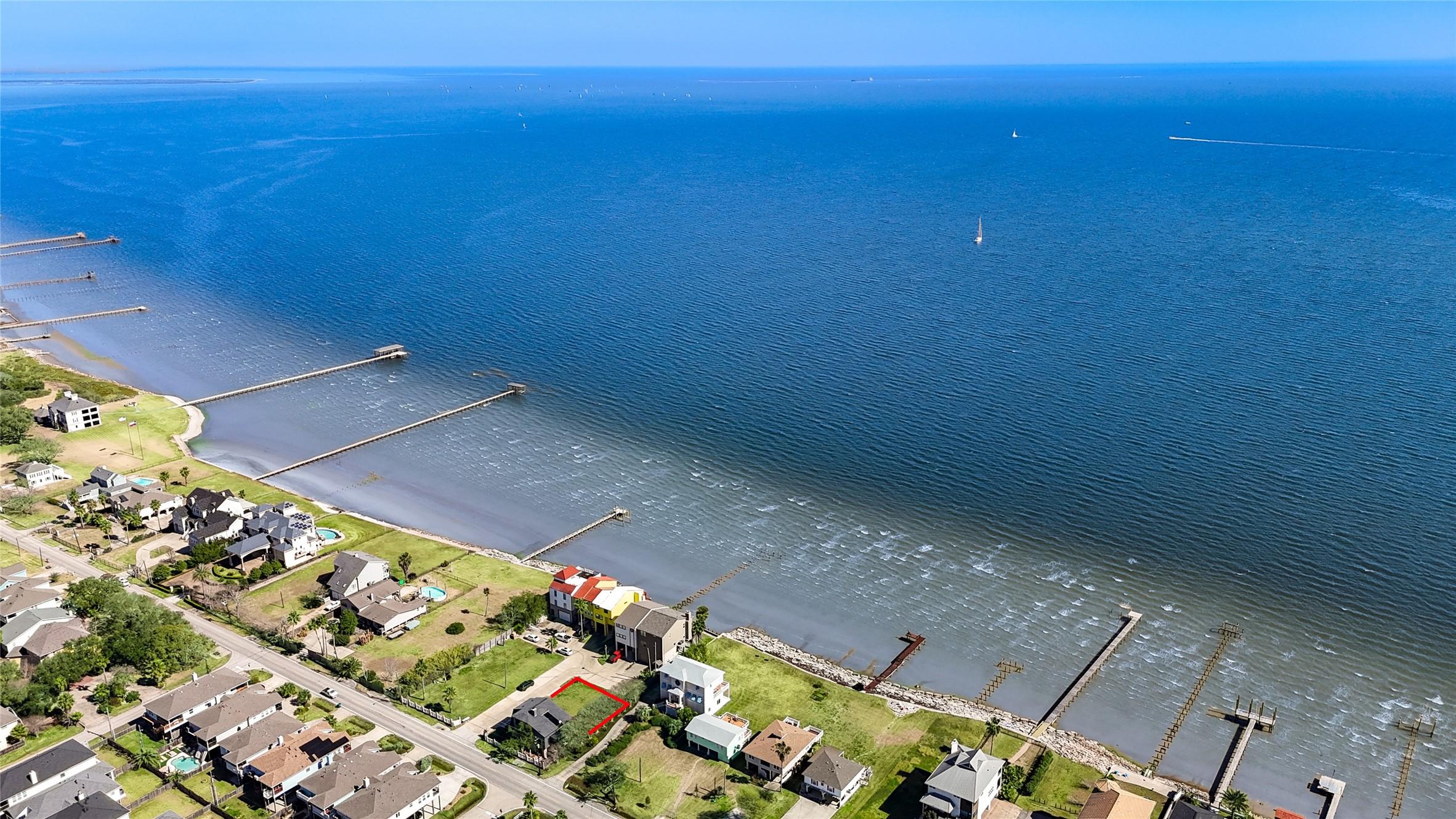Image 3: Absolutely stunning bay views!
