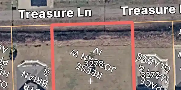 Image 4: Zoomed in view of the two lots
