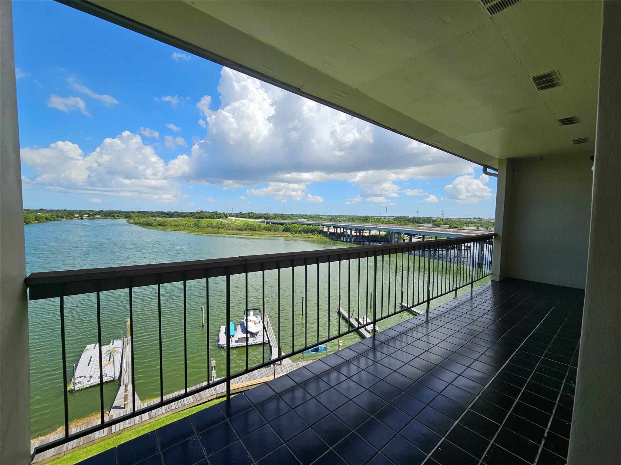 Image 3: Balcony