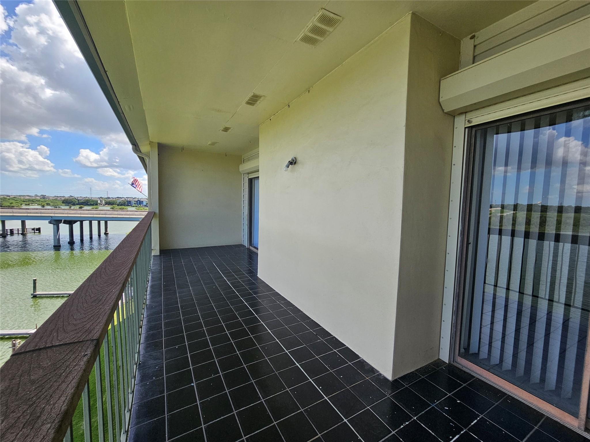 Image 4: Balcony