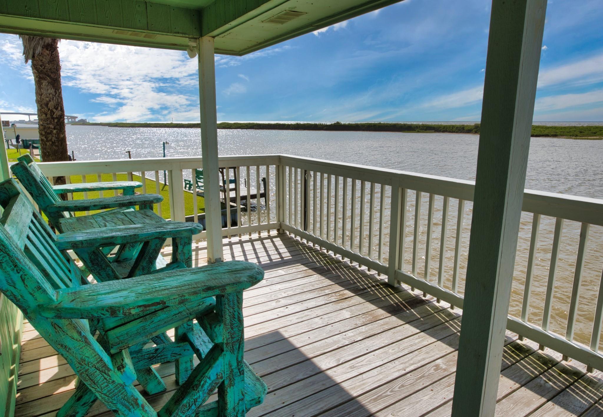 Image 4: Top Deck/Patio