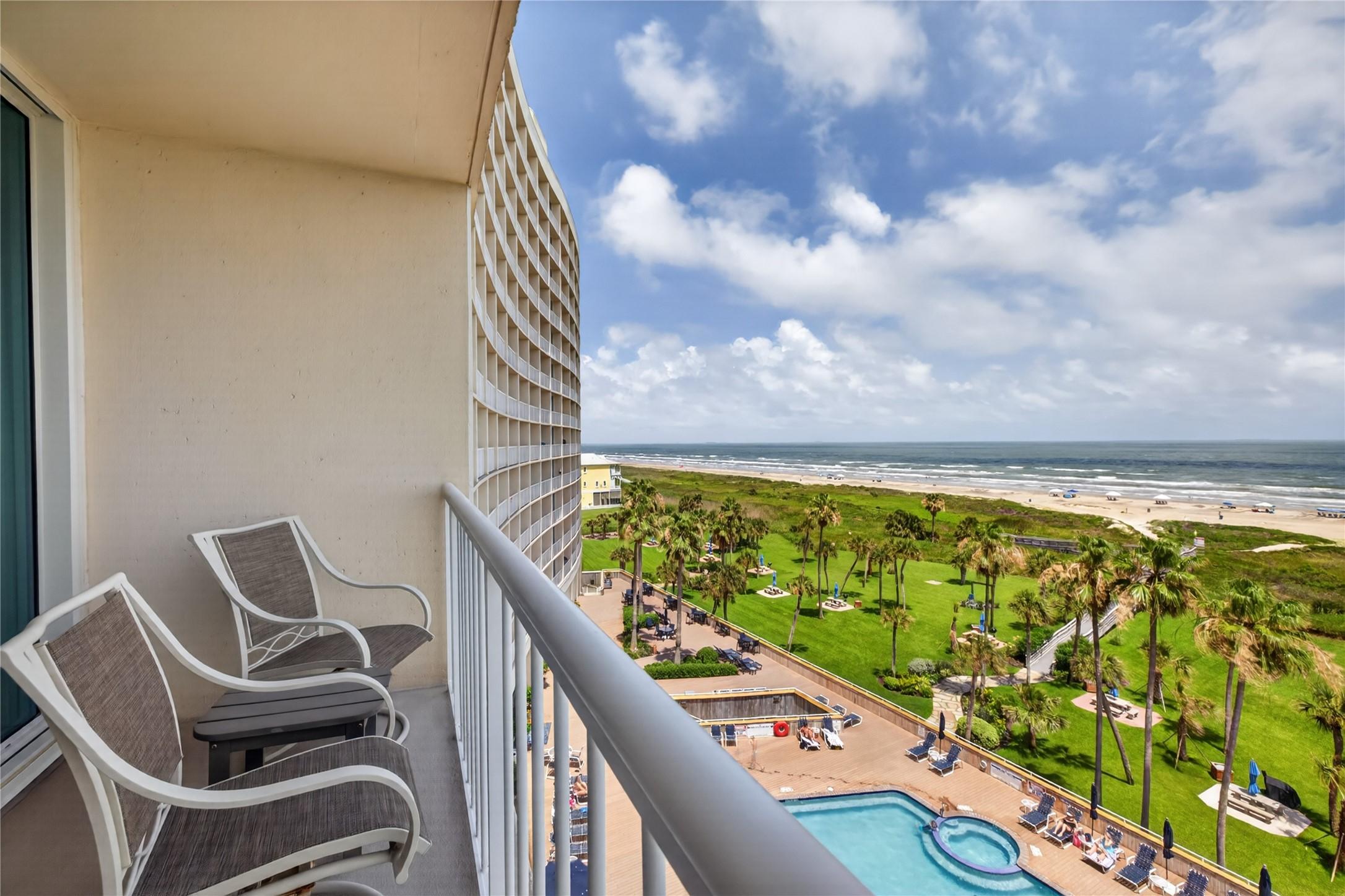 Image 3: Experience the ultimate tropical oasis at The Galv