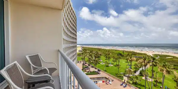 Image 3: Experience the ultimate tropical oasis at The Galv