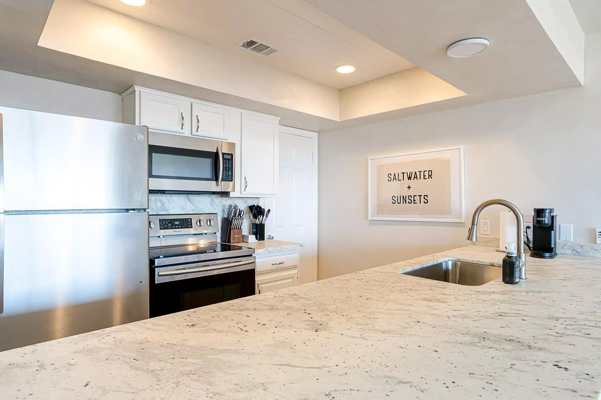 Image 1: The kitchen has beautiful leathered granite counte