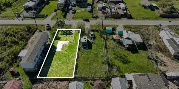 Image 4: Buyer to verify all info herein. Property lines e