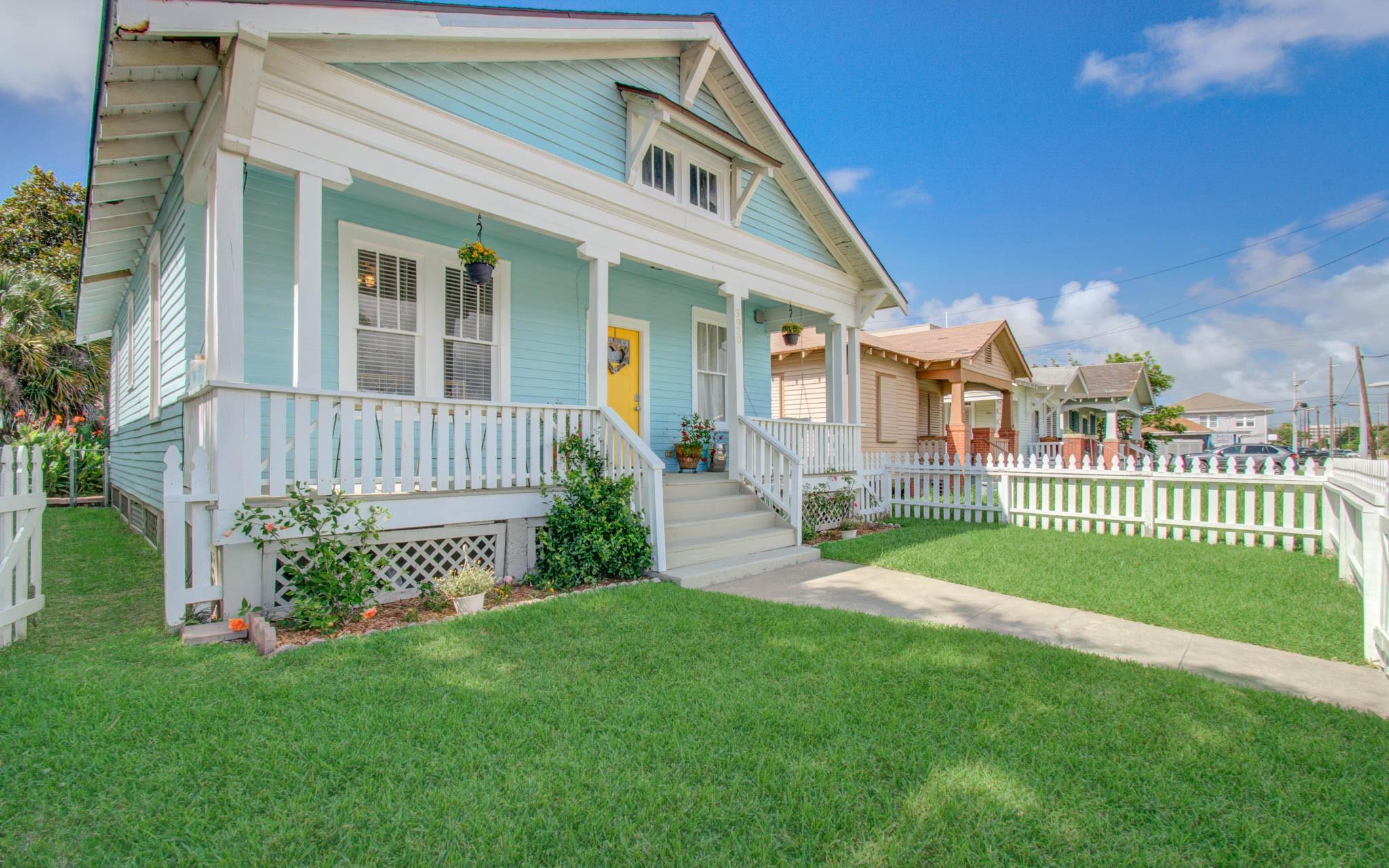 Image 4: The property features a neatly maintained lawn, of