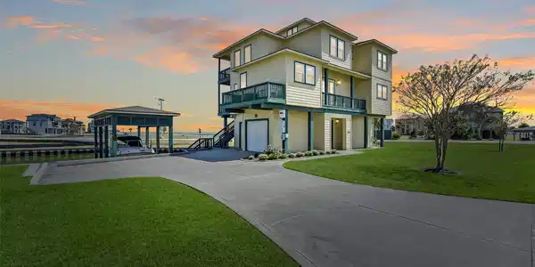 Image 3: Full-time living or a weekend escape!