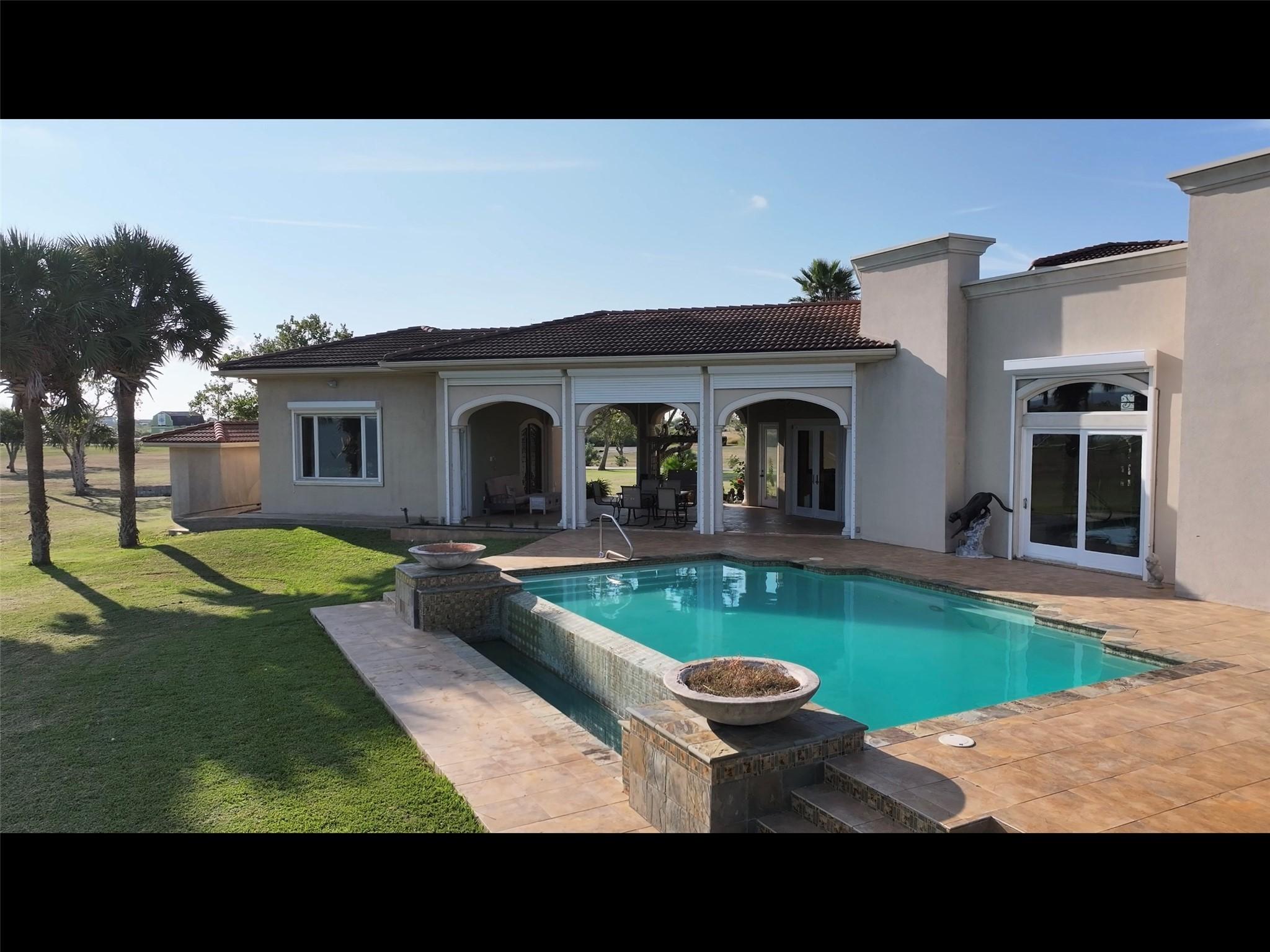 Image 2: Infinity pool