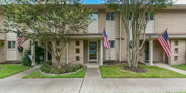 2330 Lakewood Yacht Club Drive