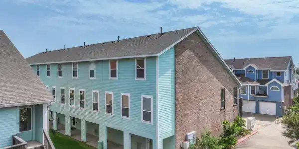 Image 2: Lovely corner unit townhome with community pool