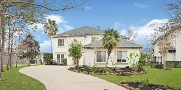 2326 Acadiana Lane