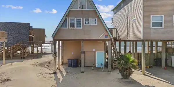 109 Beach Dr