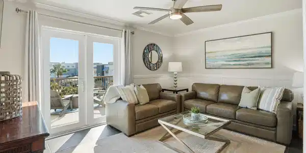 Image 3: Bright and inviting living room. Large double door