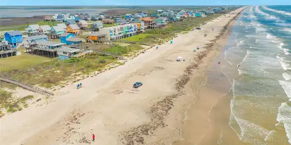 Image 3: Sweeping aerial captures the beautiful coastline a