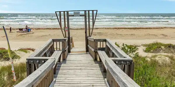 Image 4: Dedicated boardwalk provides convenient, direct ac