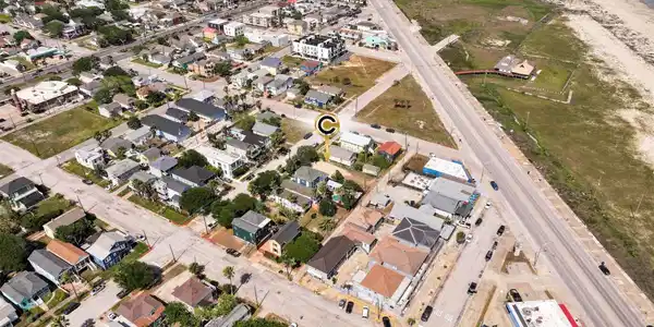 Image 4: From a broader aerial vantage point, the surroundi