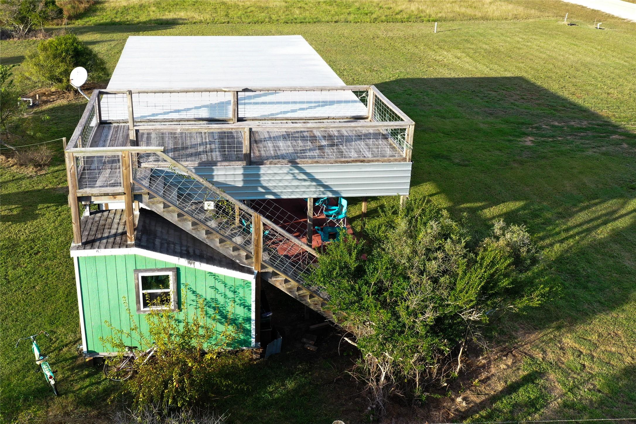 Image 2: Second story balcony