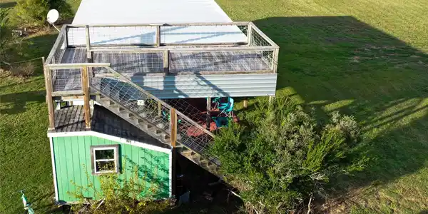 Image 2: Second story balcony