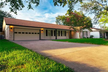 800 Rosewood Drive