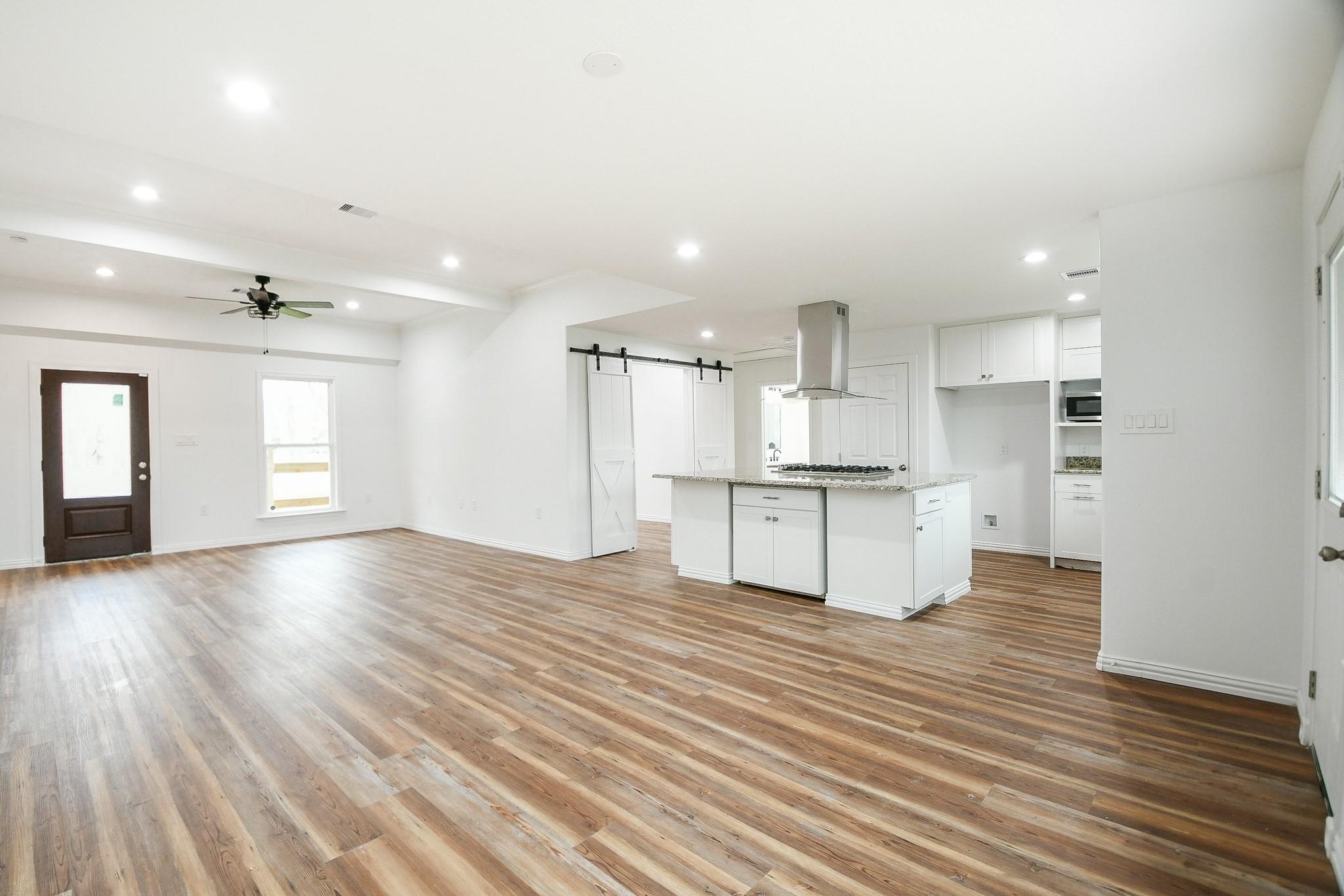 Image 3: Huge living area open to the kitchen.