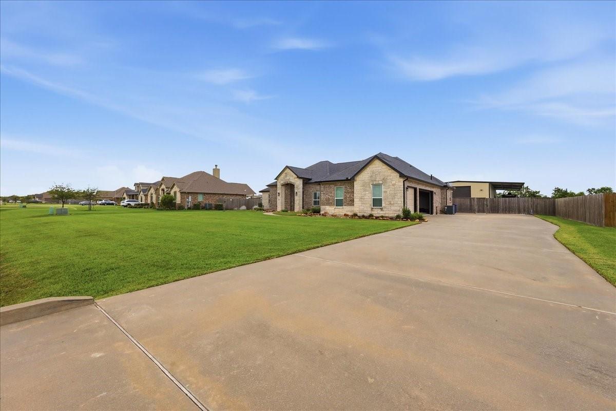 Image 4: Double wide driveway