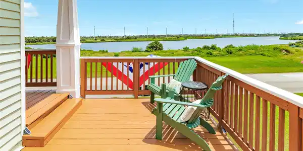 Image 3: Large deck and beautiful views.