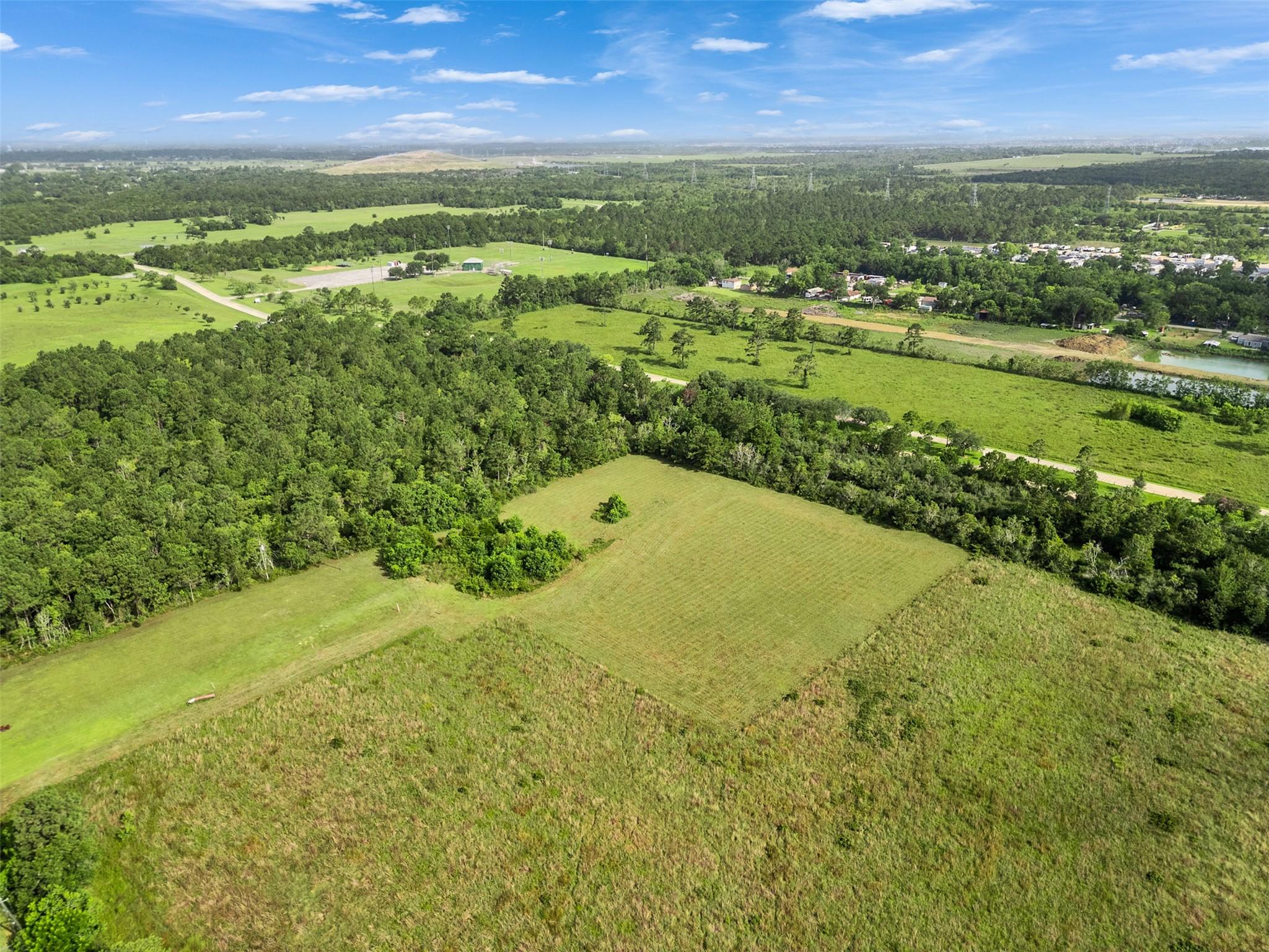 Image 2: Peaceful acreage in the heart of Hitchcock.