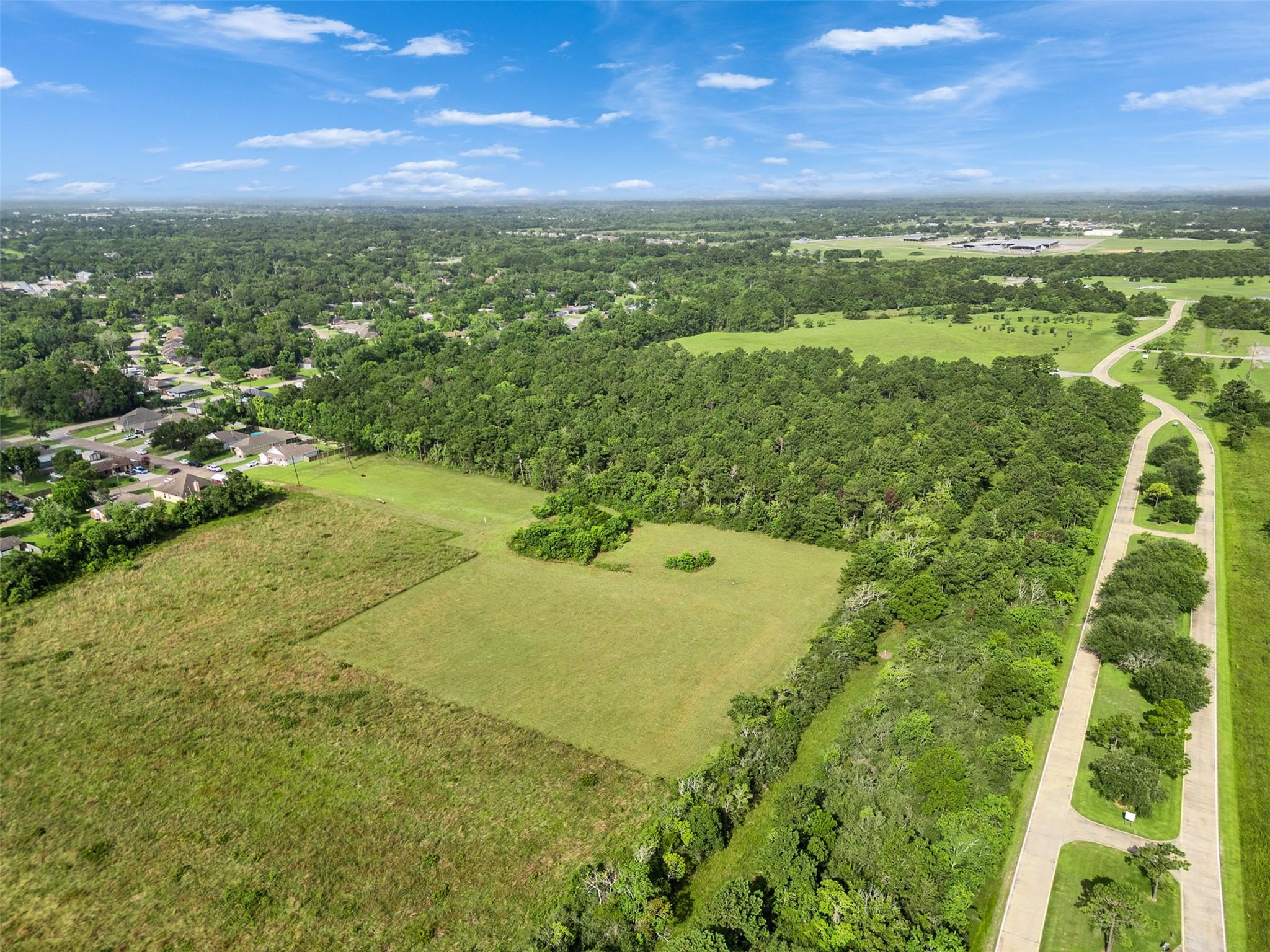 Image 4: Privacy, space, and nature all in one.