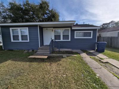 805 17th Ave N W