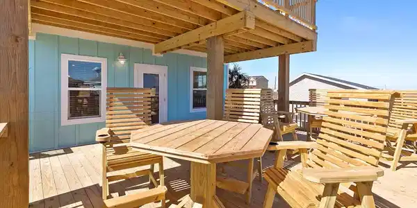 Image 4: Wide decks