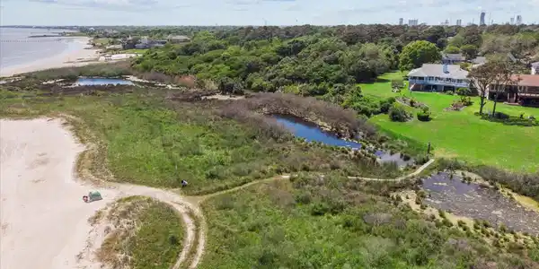 Image 3: Come tour this beautiful beachfront oasis!