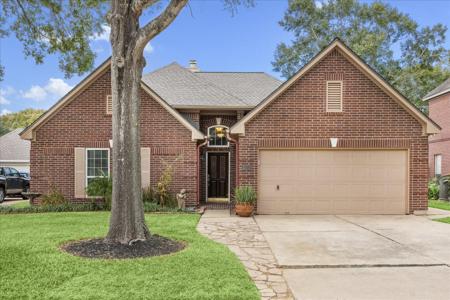 2614 Lakeway Drive