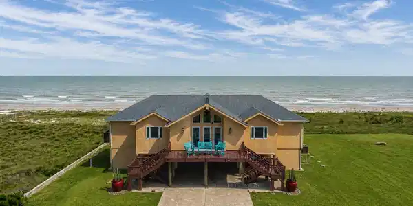Image 4: Private beach access, Expansive outdoor living, Pa