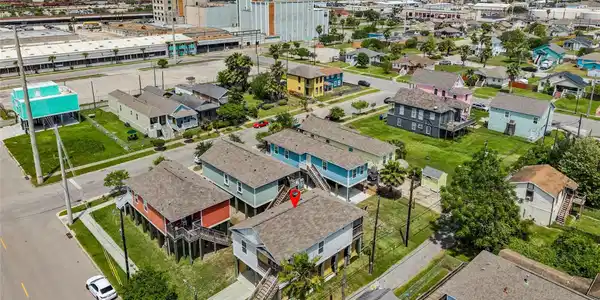 Image 4: Enjoy living just minutes from UTMB, offering outs