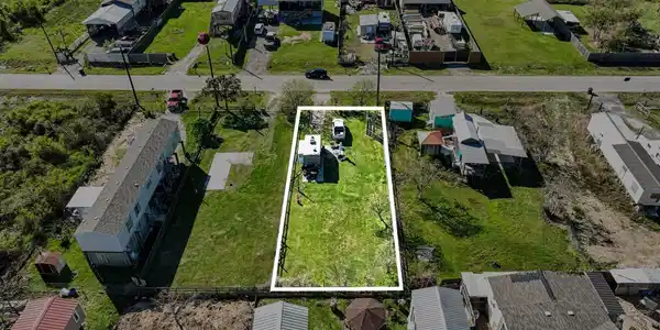 Image 4: Buyer to verify all info herein. Property lines e