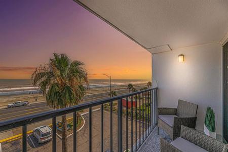 7310 Seawall Boulevard
