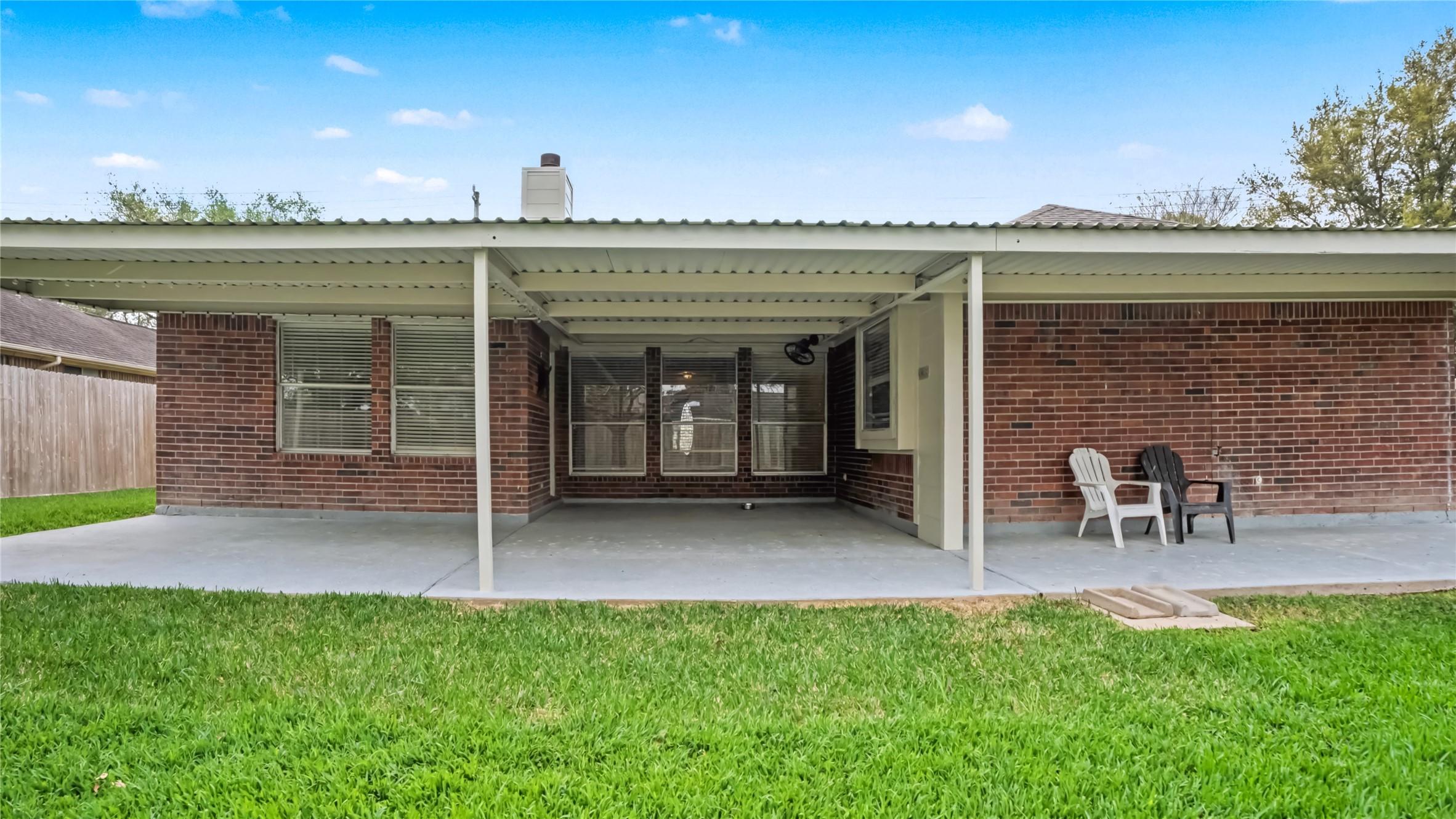 Image 4: Extended covered patio offering plenty of space fo