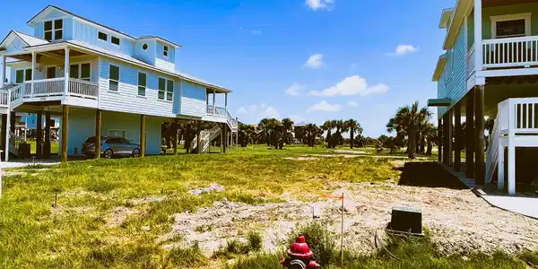 Image 3: Elevated coastal homes on stilts with spacious yar