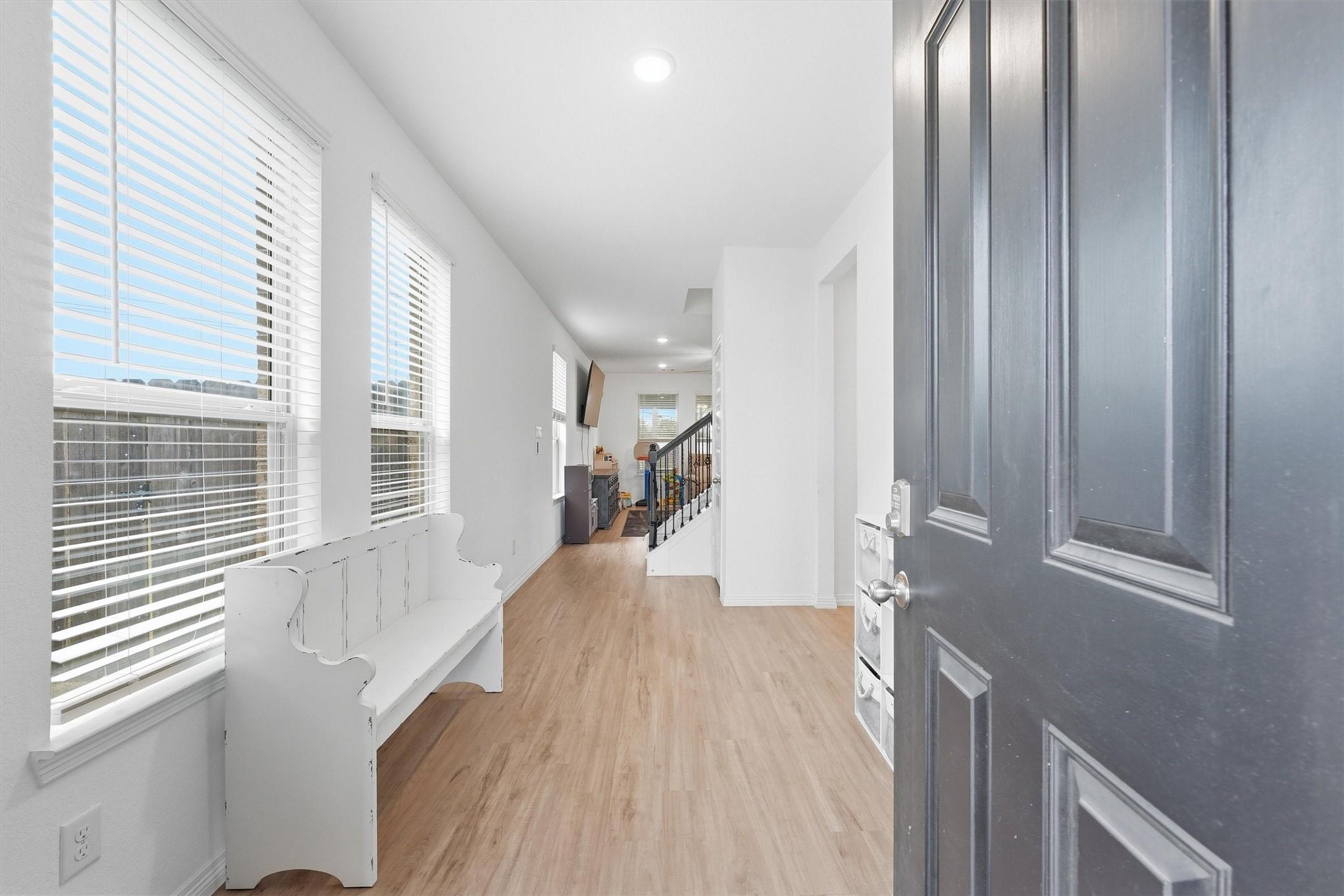 Image 4: Entry way