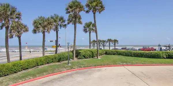 6102 Seawall Boulevard