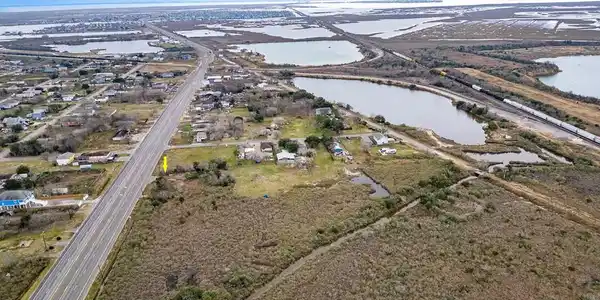 Image 4: Wide aerial perspective with arrow identifying the