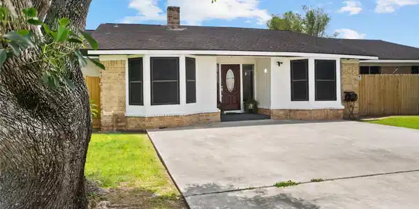 Image 2: This home is a rare combination of a spacious corn