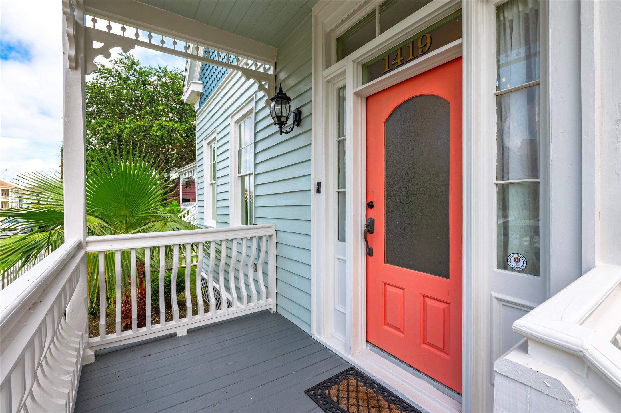 Image 4: Imagine this is your front porch!